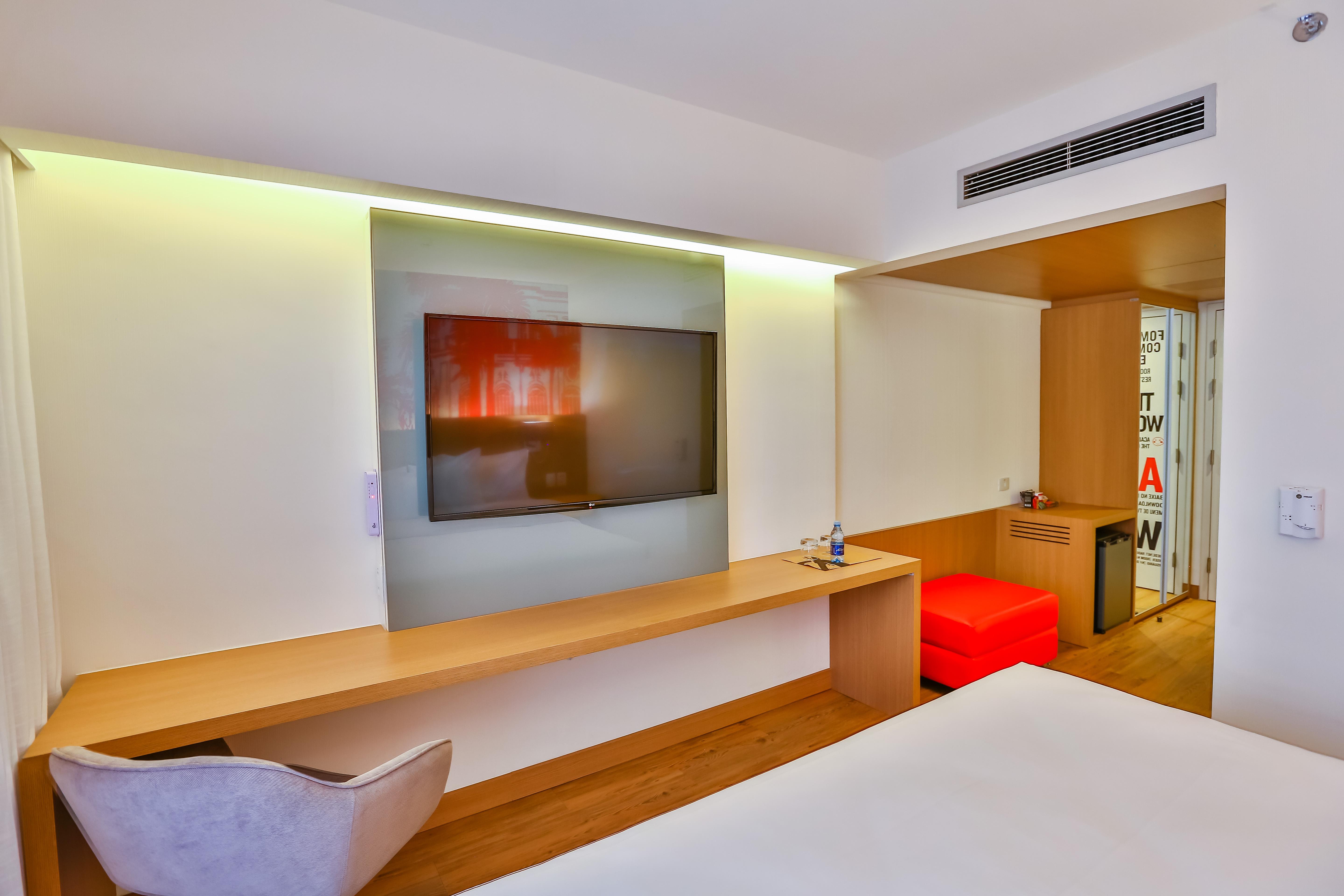 Radisson Red Campinas Hotel Campinas  Eksteriør billede A room at the hotel