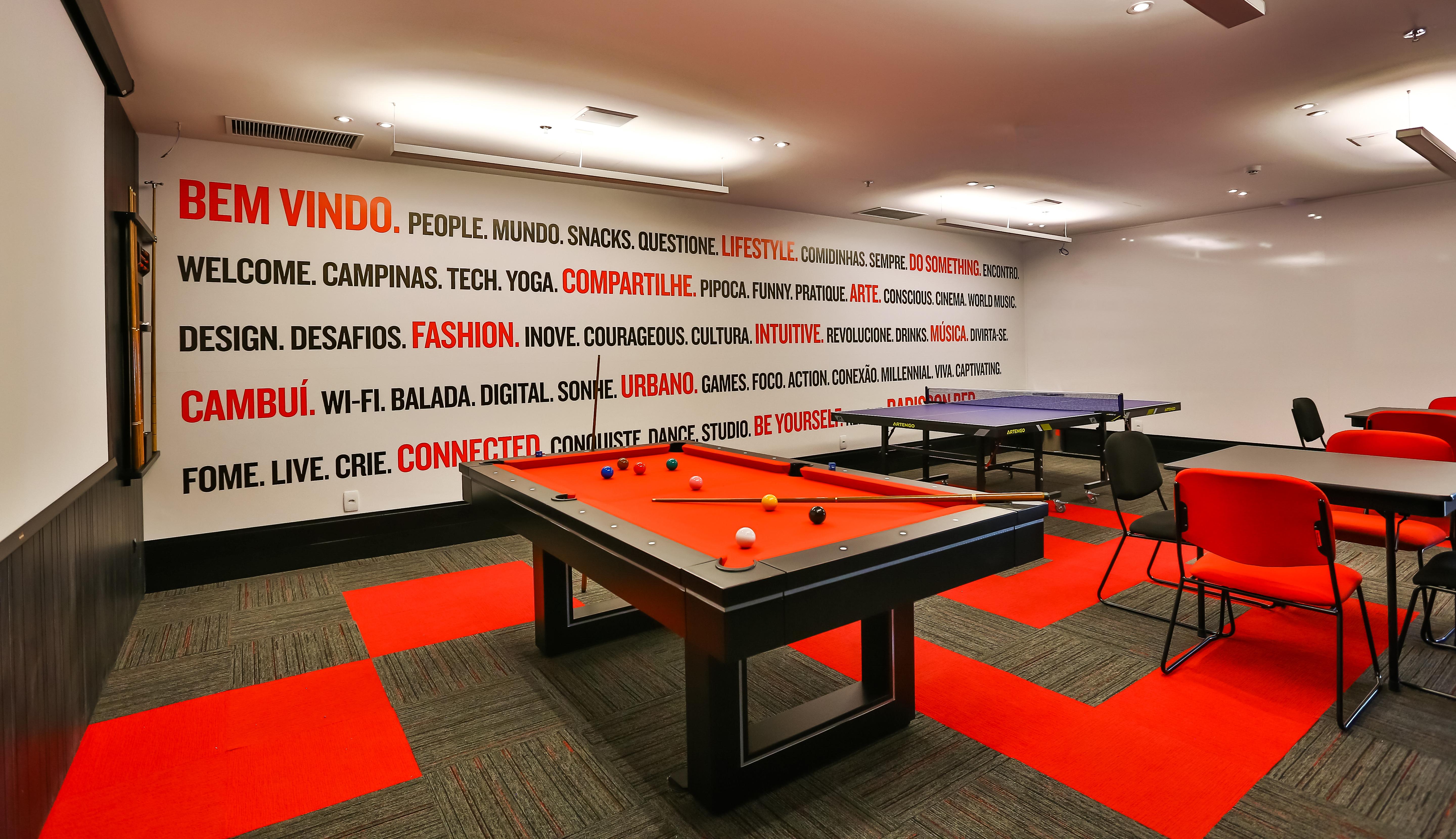 Radisson Red Campinas Hotel Campinas  Eksteriør billede The pool table at the office