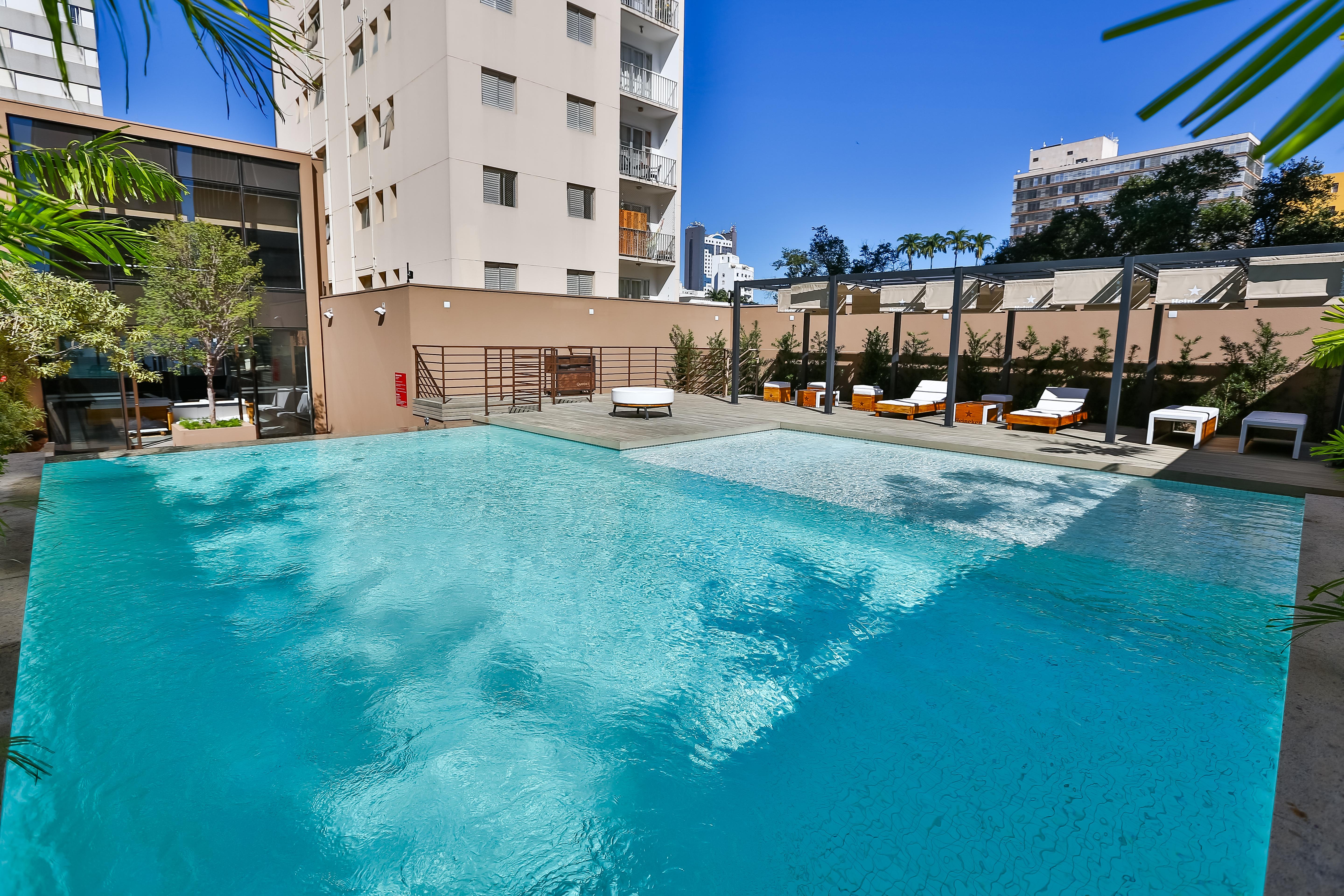 Radisson Red Campinas Hotel Campinas  Eksteriør billede The pool at the hotel