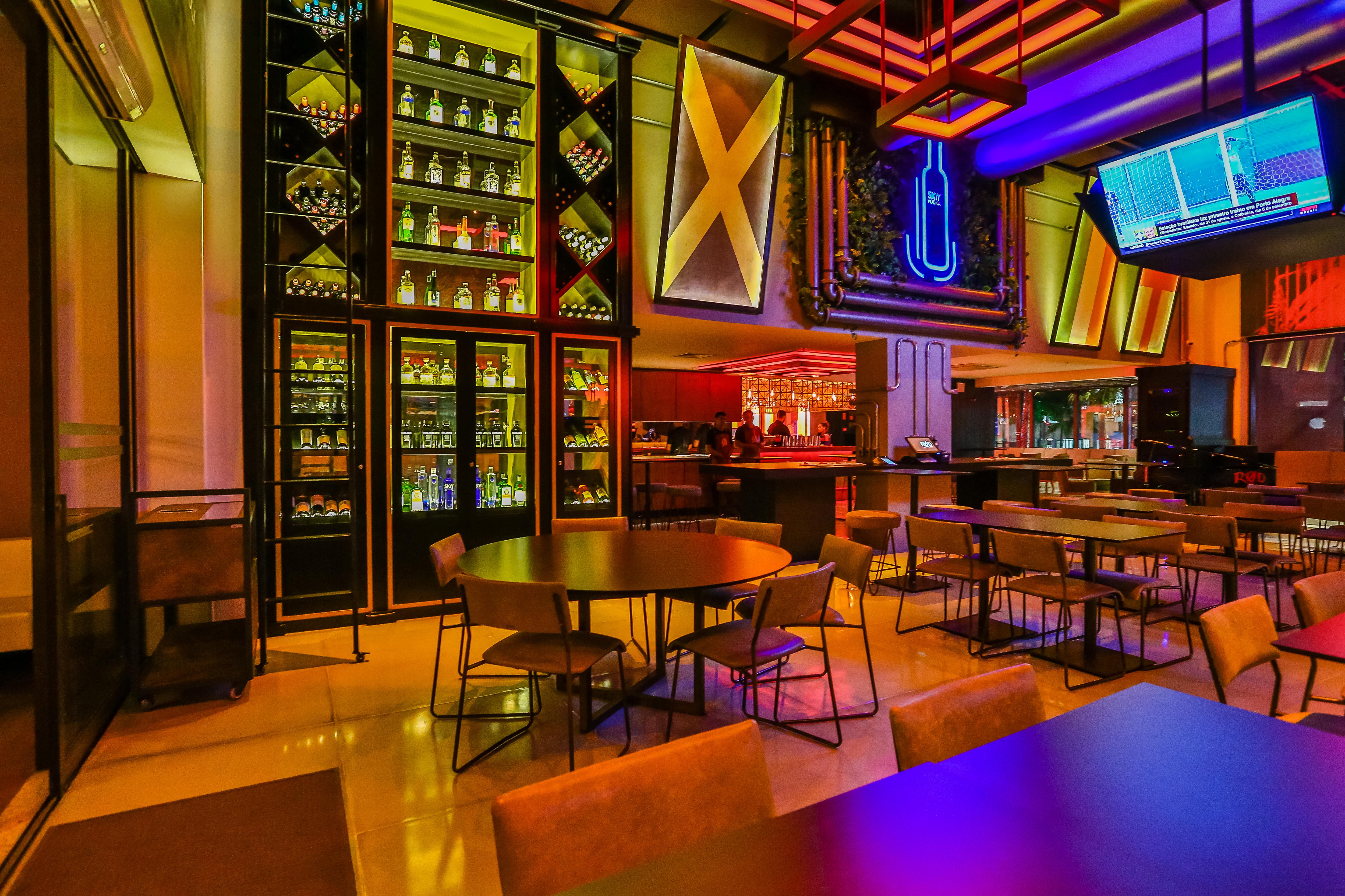 Radisson Red Campinas Hotel Campinas  Eksteriør billede The bar at the Wynn