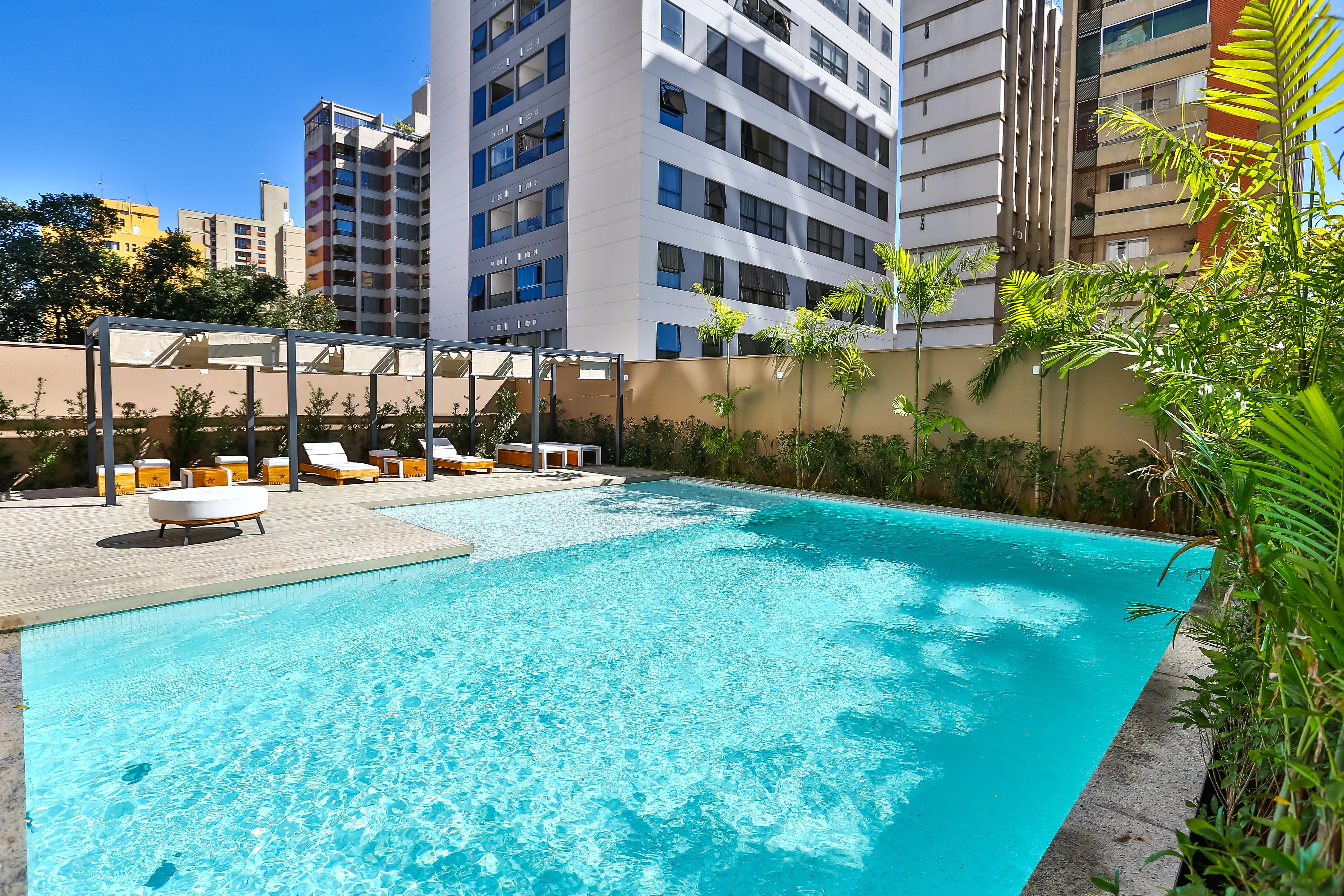 Radisson Red Campinas Hotel Campinas  Eksteriør billede The swimming pool at the hotel
