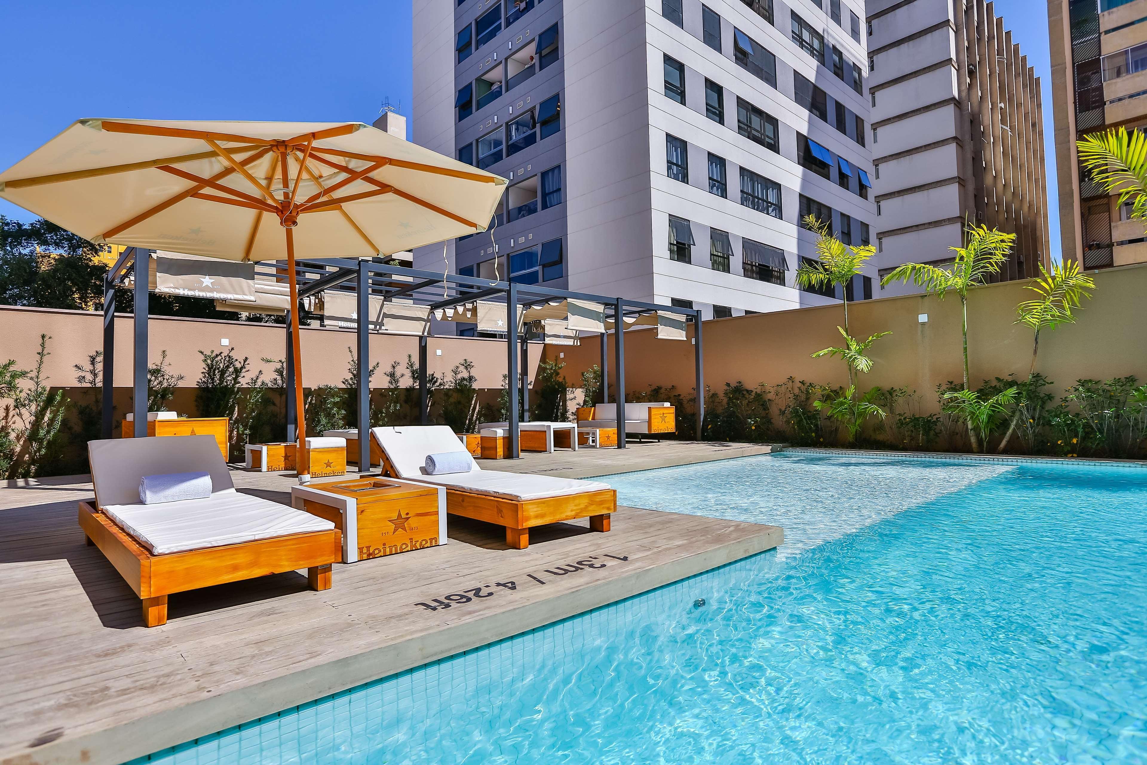 Radisson Red Campinas Hotel Campinas  Eksteriør billede The hotel's pool