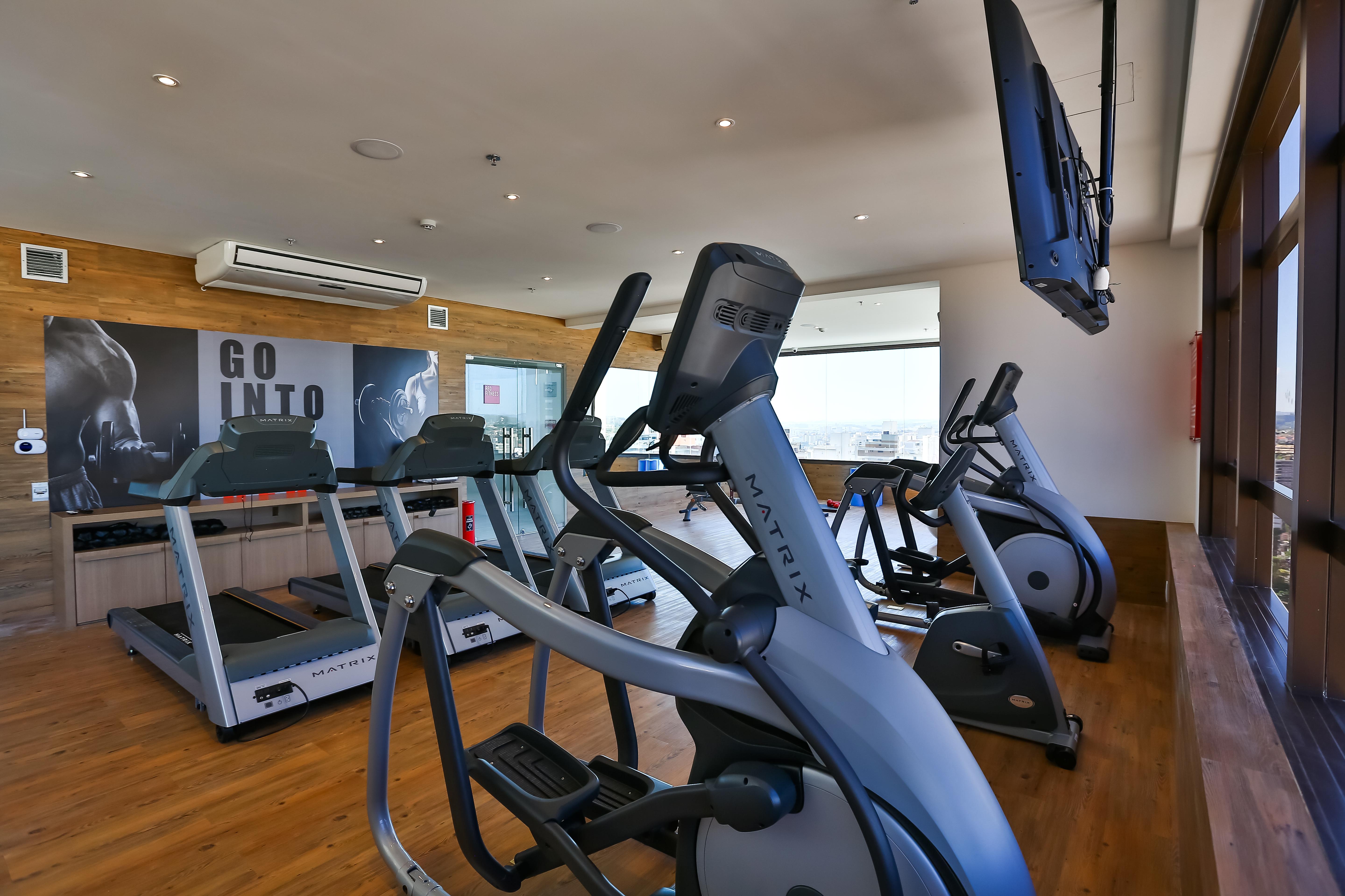 Radisson Red Campinas Hotel Campinas  Eksteriør billede A gym at a hotel