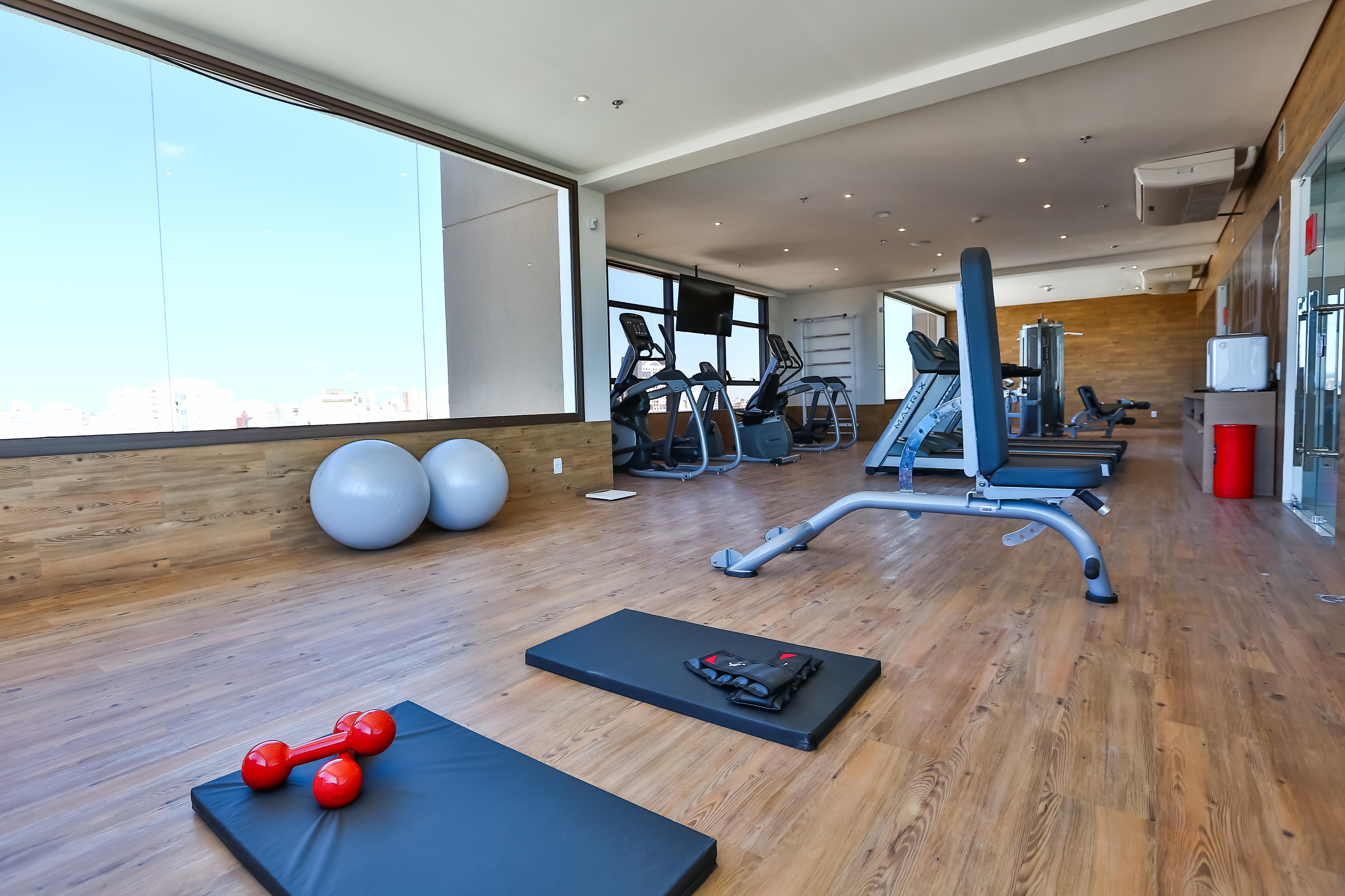 Radisson Red Campinas Hotel Campinas  Eksteriør billede The gym at the hotel