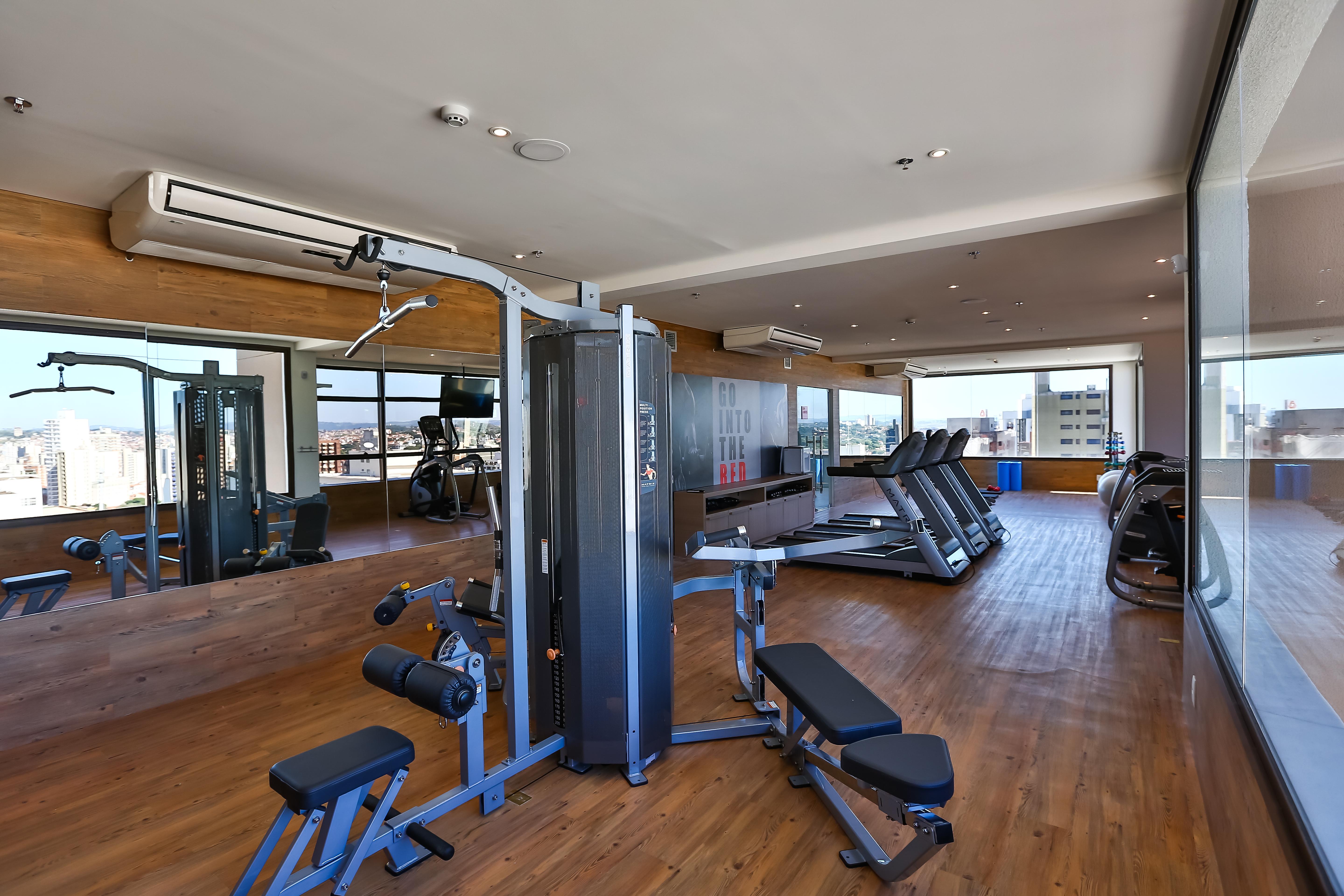 Radisson Red Campinas Hotel Campinas  Eksteriør billede The gym at the hotel