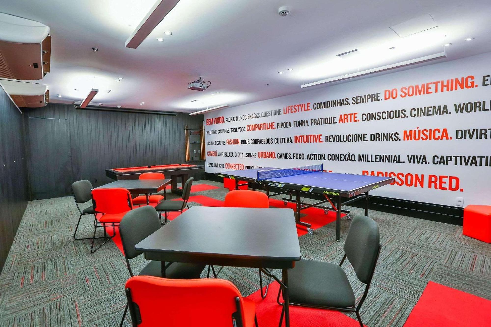 Radisson Red Campinas Hotel Campinas  Eksteriør billede The Red Room