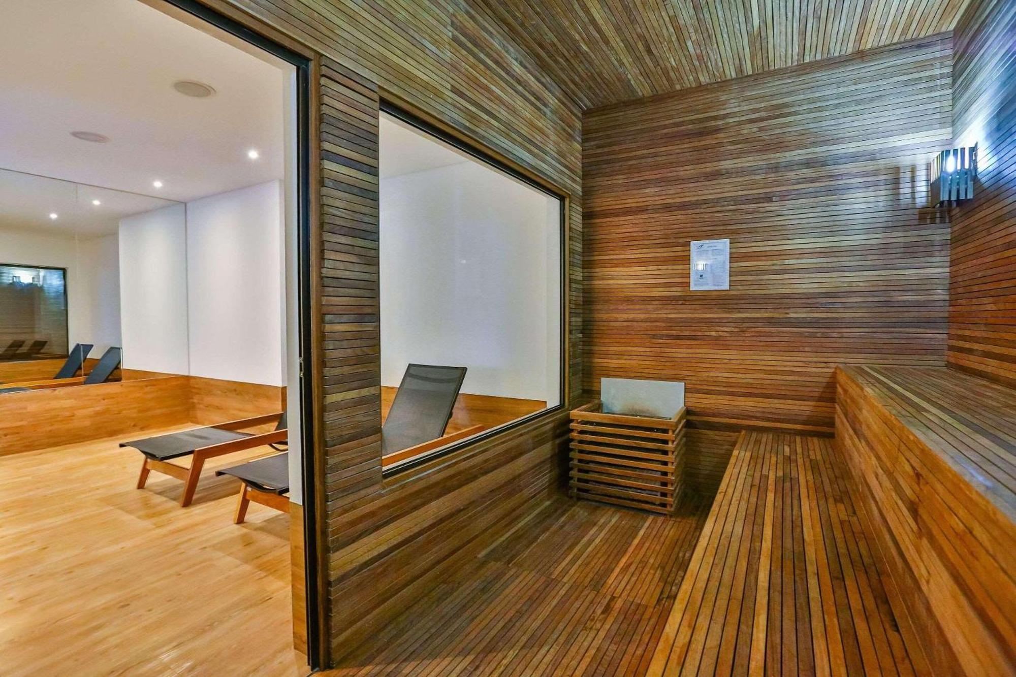 Radisson Red Campinas Hotel Campinas  Eksteriør billede A modern Finnish sauna