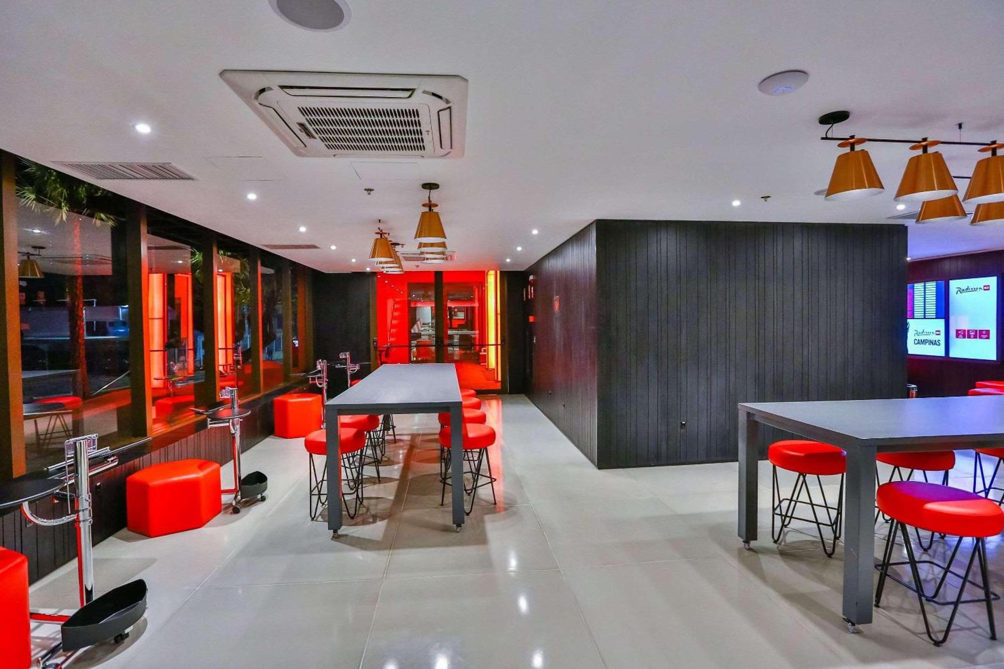 Radisson Red Campinas Hotel Campinas  Eksteriør billede The lounge at the airport