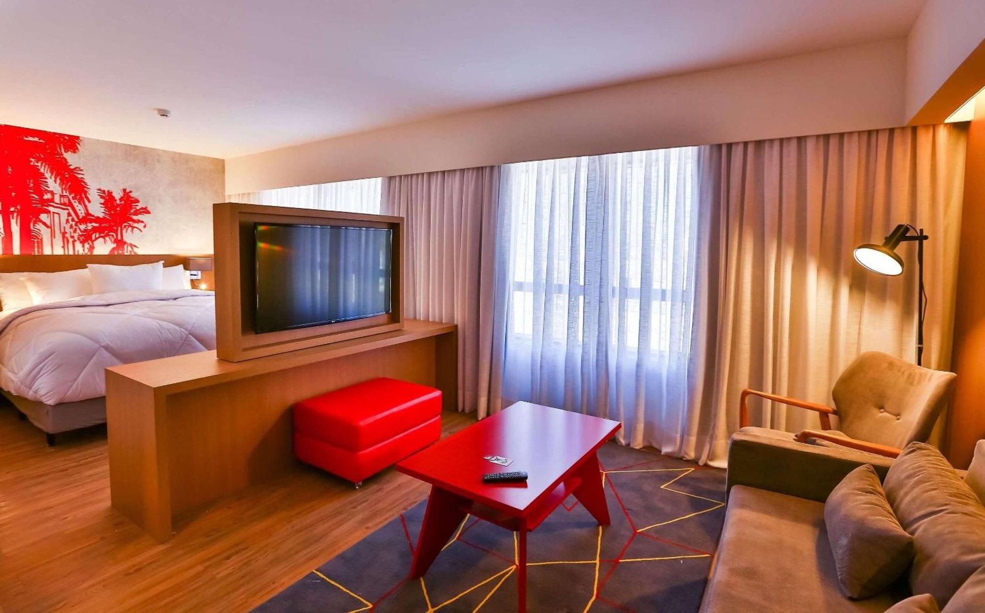 Radisson Red Campinas Hotel Campinas  Eksteriør billede A room at the hotel